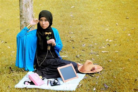Hijab Style Memadukan Warna Rok Dan Jilbab Agar Serasi