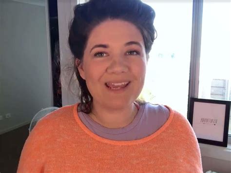 Comedian Tanya Hennessys Spoof Make Up Tutorial Is Hilariously