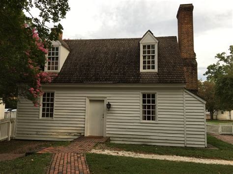 Where to buy christmas decorations in williamsburg va? House in Williamsburg, Virginia | Colonial house, House ...