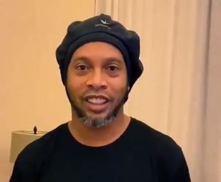Sempre que posso acompanho as mensagens de vcs! Ronaldinho Gaúcho anuncia filme que contará sua trajetória ...