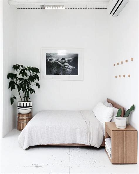 In a minimalist home, flat surfaces are clear, except for one or two decorations (see next item). Less is More: Minimalist Bedroom Designs - L' Essenziale