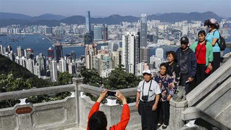 Mainland Chinese Visitors Drive Hong Kongs Tourist Numbers To Record