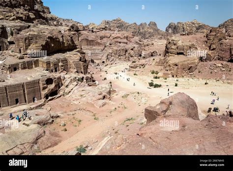 Vue Sur Les Magnifiques Ruines De Lancienne Pétra à Wadi Mousa La
