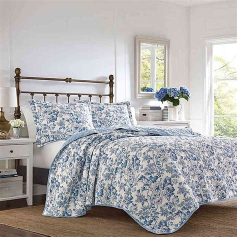 Laura Ashley Aimee Delft Quilt Set Bed Bath And Beyond Quilt Sets