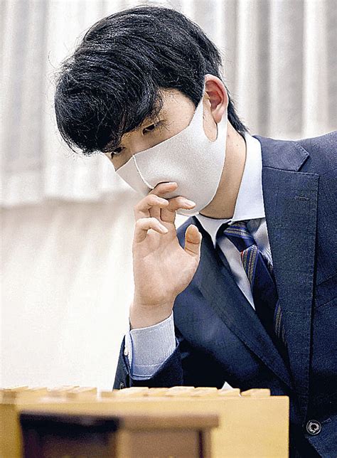藤井聡太 vs 横山泰明 対局成績 0勝 0敗 （2021/03/10時点） 棋戦 日程 勝敗 手番 戦型 名人順位戦 b級1組 回戦 2021 未定 戦型 手 横山泰明・棋士データベース（日本将棋連盟公式） ︎check！ 藤井聡太2冠、史上最年少・史上最高勝率で通算200勝もリーグ ...