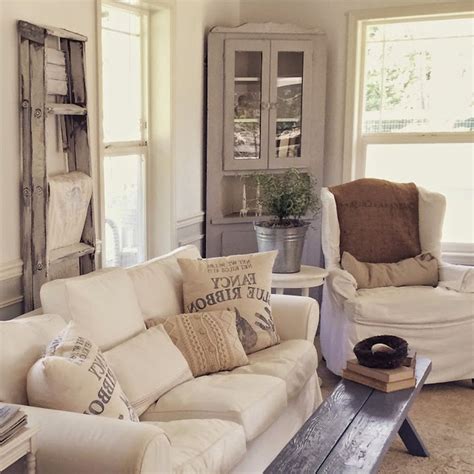 41 Comfy Small Farmhouse Rustic Living Room Decorating Ideas Page 27