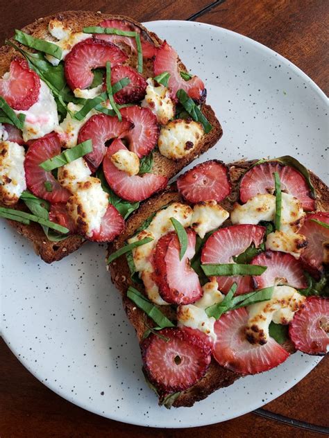 Full instructions with photos plus lots of ideas for how to serve your air fried halloumi as an appetizer, lunch or dinner. Strawberry Goat Cheese Toast In The Air Fryer - Healthy ...