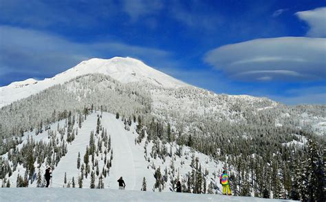 Skiers And Boarders Love Mt Shasta Ski Park Mountain Valley Living