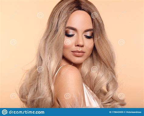 Ombre Blond Hairstyle Beauty Fashion Blonde Portrait Woman Wears In Pink Fur Coat Stock Image