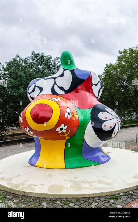 Hanover Germany August 18 2019 Nanas Modern Colorful Sculptures