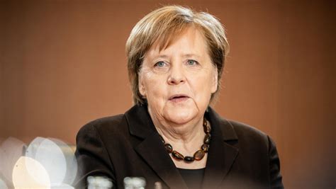 Merkel „60 Bis 70 Prozent Der Menschen In Deutschland Werden Sich Mit