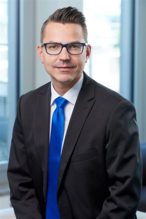 Just send money to friends. Private Banking | Baden-Baden