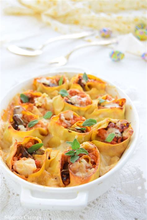 In romagna con nidi di rondine si intende una elegante pasta all'uovo farcita. Nidi di rondine con ragù di tacchino e carciofi ...