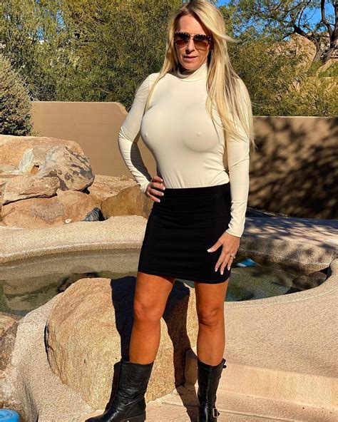 ainslee divine on instagram “happy weekend 🥳👱🏻‍♀️ bodysuit model fitover40” sexy older