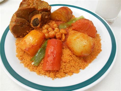 Le couscous est un plat berbère originaire du maghreb. couscous à l'agneau | tunisian couscous with lamb ...
