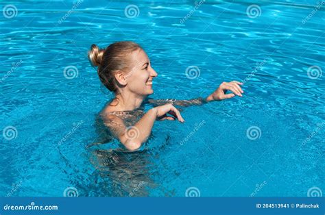 Blonde Milf Nude Swimming Pool Upicsz Com My Xxx Hot Girl