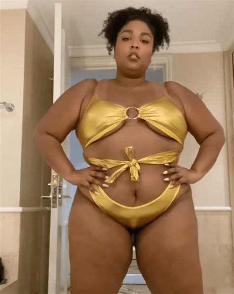 Lizzo’s Sexiest Bikini Photos See Pictures Of The Singer