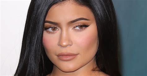 Kylie Jenner Is Getting Roasted On Twitter For Promoting A Gofundme