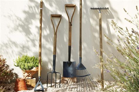 Building And Landscaping Tools Buying Guide Help And Ideas Diy At Bandq