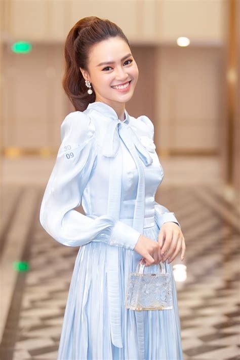 Nhờ gương mặt sáng, diễn xuất tự nhiên, cô được ví là ngọc nữ khi bước vào làng giải trí việt. Nhan sắc trẻ trung của Ninh Dương Lan Ngọc khi bước sang ...
