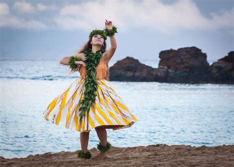 Hula Kahiko©polinahe Photography Maui Accommodations Guide