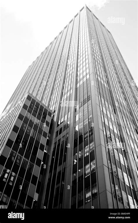 Skyscraper Tall Office Black And White Stock Photos And Images Alamy