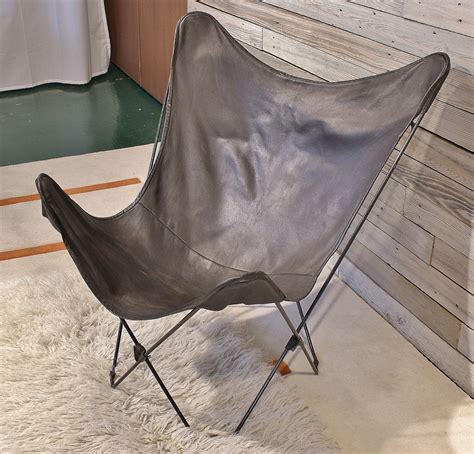 Vintage tan and gold folding card chairs. Modwerks: Vintage Folding Leather Butterfly Chair