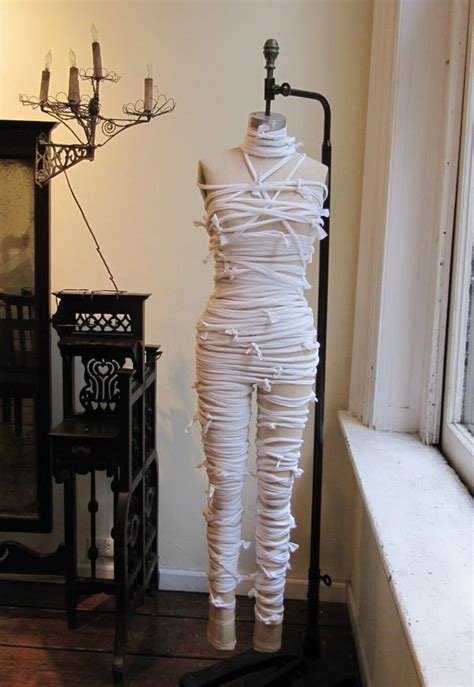 This Mummy Diy Is The Cool Last Minute Costume You Ve Been Waiting For Mummy Halloween
