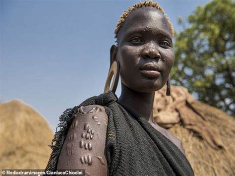 Stunning Photos Reveal Unique Beauty Of Ethiopias Much Feared Mursi Tribe