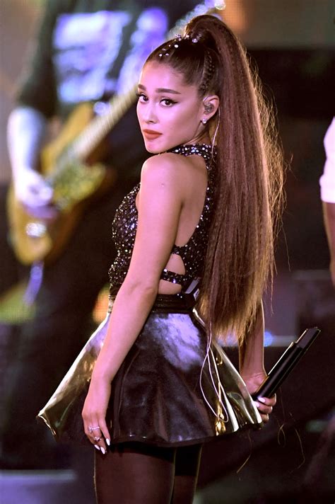 Short Hair Dont Care Ariana Grande Debuts A Long Bob On Social Media