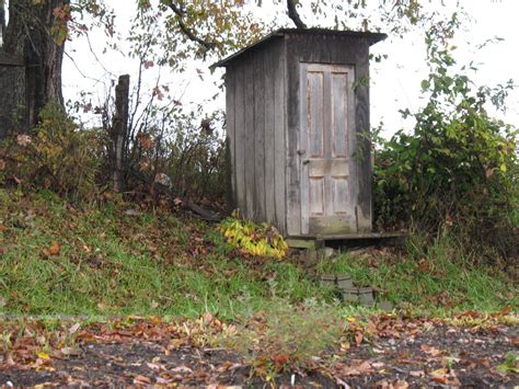 How To Build An Outhouse With A Composting Bucket Toilet Eco Snippets