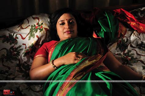 Actress Sneha Hot Mallu Aunty Sona Nair Hot Bedroom Scene In Saree