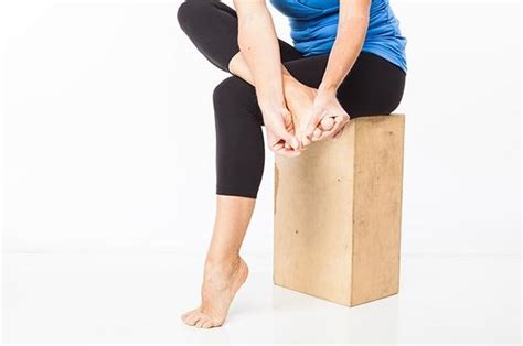 12 Easy Anytime Exercises To Strengthen Your Ankles