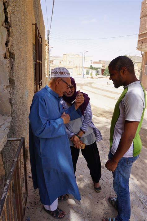 Von dem boykott profitierten ein. Menschen in Algerien - Fremdes Lächeln