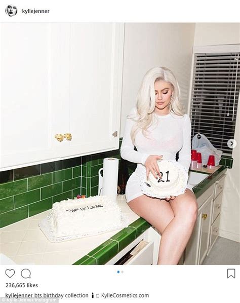 Kylie Jenner Shares Bts Snaps From Her St Birthday Shoot Daily Mail Online