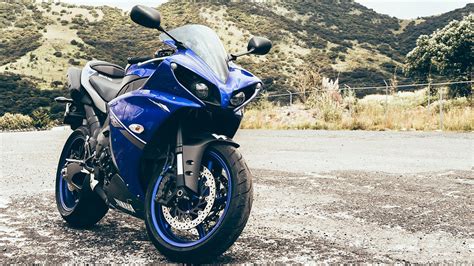 .technology, the 2014 yamaha yzfr1 is the most advanced open class sportbike ont he planet. Yamaha YZF R1 2014 a prueba | Autocosmos - YouTube