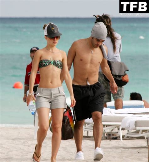 Hot Mena Suvari Shows Her Nude Tits On The Beach In Miami Photos