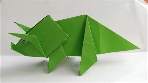 Padahal, walaupun terlihat rumit dan sulit, tapi ketika kamu mencobanya, membuat origami bukanlah hal yang sesulit seperti yang dipikirkan lho. Cara membuat origami dinosaur triceratops - YouTube
