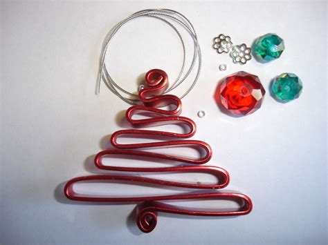 Diy Wire Christmas Tree Decoration In Red And Emerald