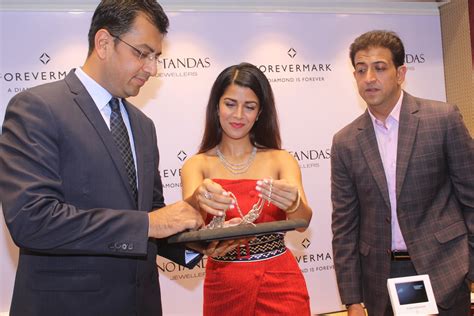 Nimrat Kaur Launches Forevermark Diamonds Festive Collection Photos
