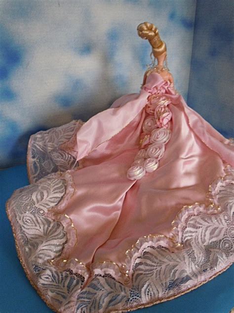 1996 "Pink Splendor" Barbie w Swarovski Crystals 24 K Gold Trim R $900