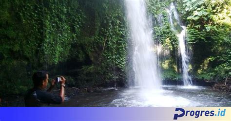 Kalau kalian datang ke sini, jangan lupa mampir kemari ya hehe, seru banget soalnya, pemandangannya juga gak kalah indah, apalagi air terjunnya unik. Air Terjun Donok Desa Batu Ampar, Pesona Alam yang ...