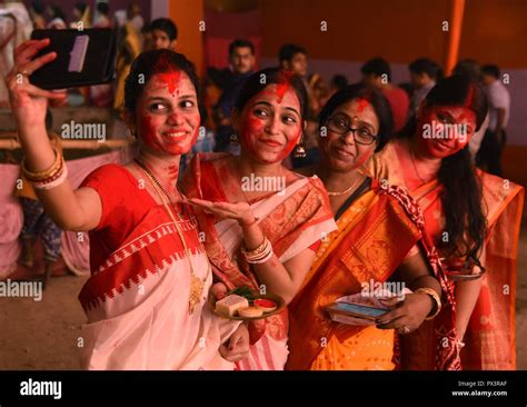 Allahabad Uttar Pradesh India 19th Oct 2018 Allahabad Bengali Devotee Taking Selfie After