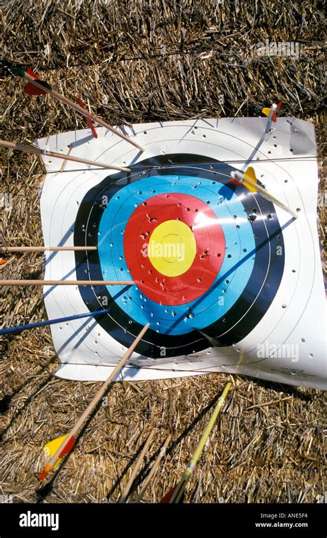 Arrows Miss Target Hi Res Stock Photography And Images Alamy