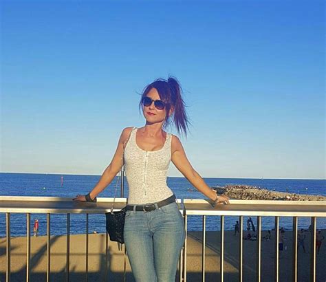 Looking to meet someone new? Rich Single Ladies Contacts : USA, UK, Canada, Australia ...