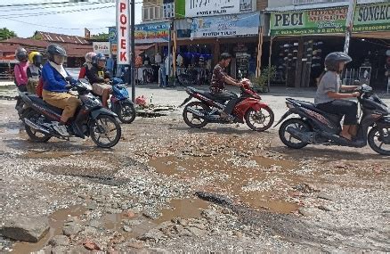 Overlay Tiga Ruas Jalan Di Pekanbaru Tunggu Lelang PUPR Sebelum