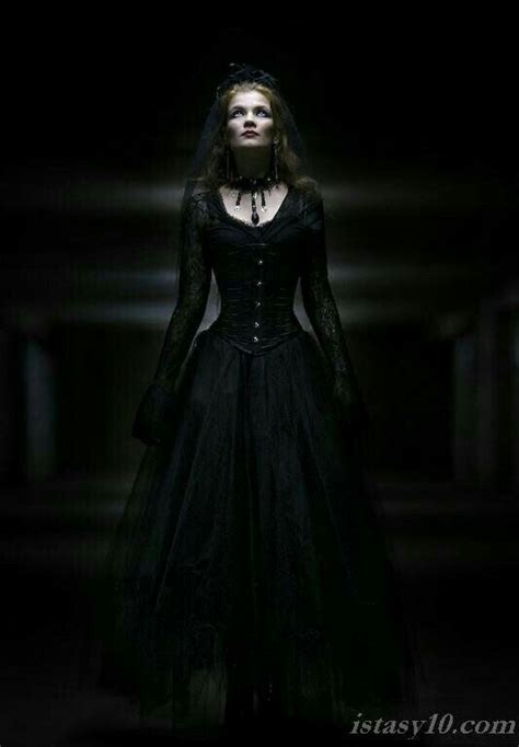 Pin By Carmen Lia On Gothic With Images Dark Beauty