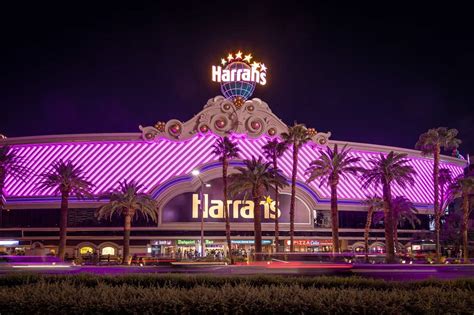 Harrahs Hotel Las Vegas Rooms Restaurants Shows And Pool In 2023