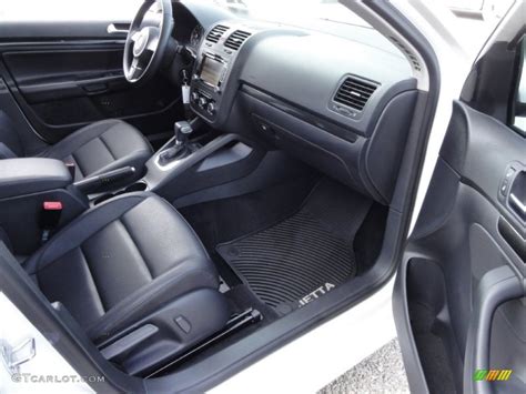 Browse interior and exterior photos for 2010 volkswagen jetta. 2010 Volkswagen Jetta Wolfsburg Edition Sedan interior Photo #59391347 | GTCarLot.com