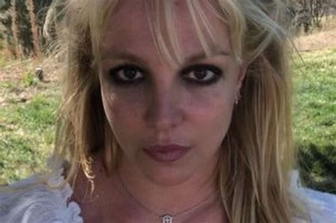 Britney Spears Returns To Instagram But Bizarre Posts Have Fans